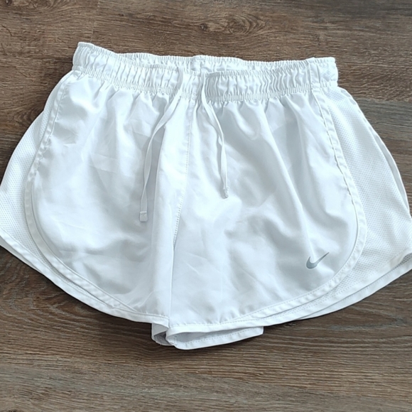 Nike shorts - Picture 1 of 3